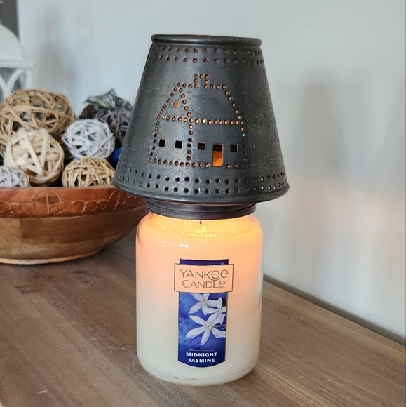 🕯️ Yankee Candle Rustic Metal Topper – Heart & Home Design, Preowned - Picture 1 of 15